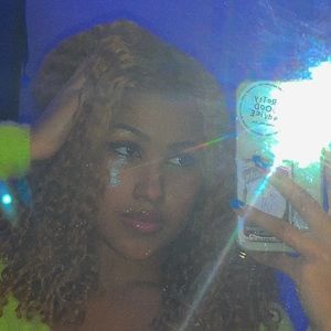 Meet your Posher, Samira